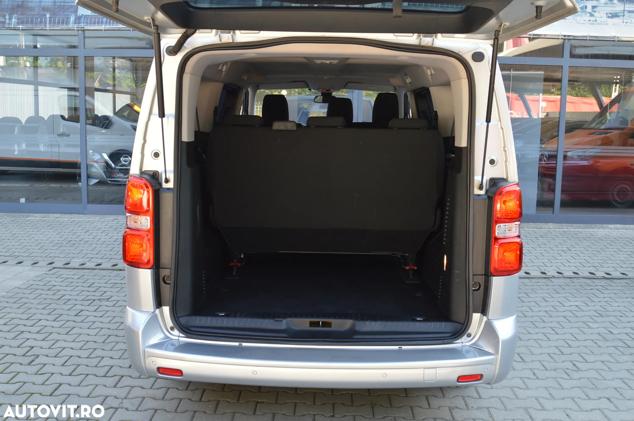Peugeot Traveller L3H1 1.6 BlueHDI 115 S&S Combispace - 36