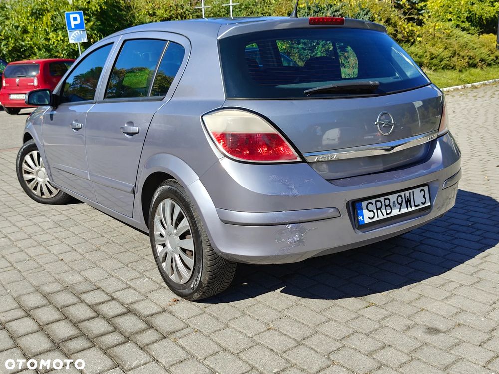 2005 Opel Astra 1.3 CDTI Edition Plus, photograph 2