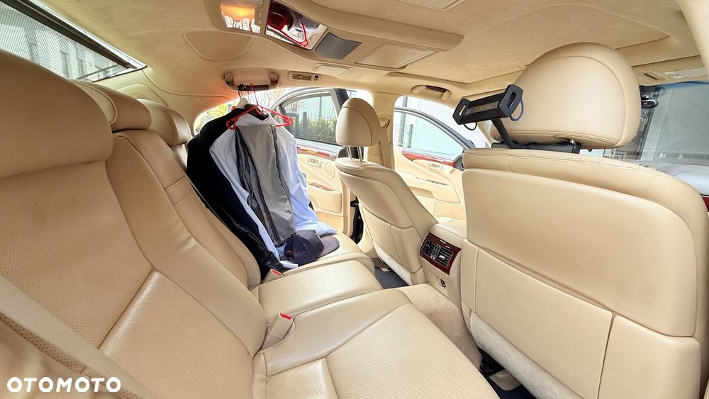 Lexus LS - 24