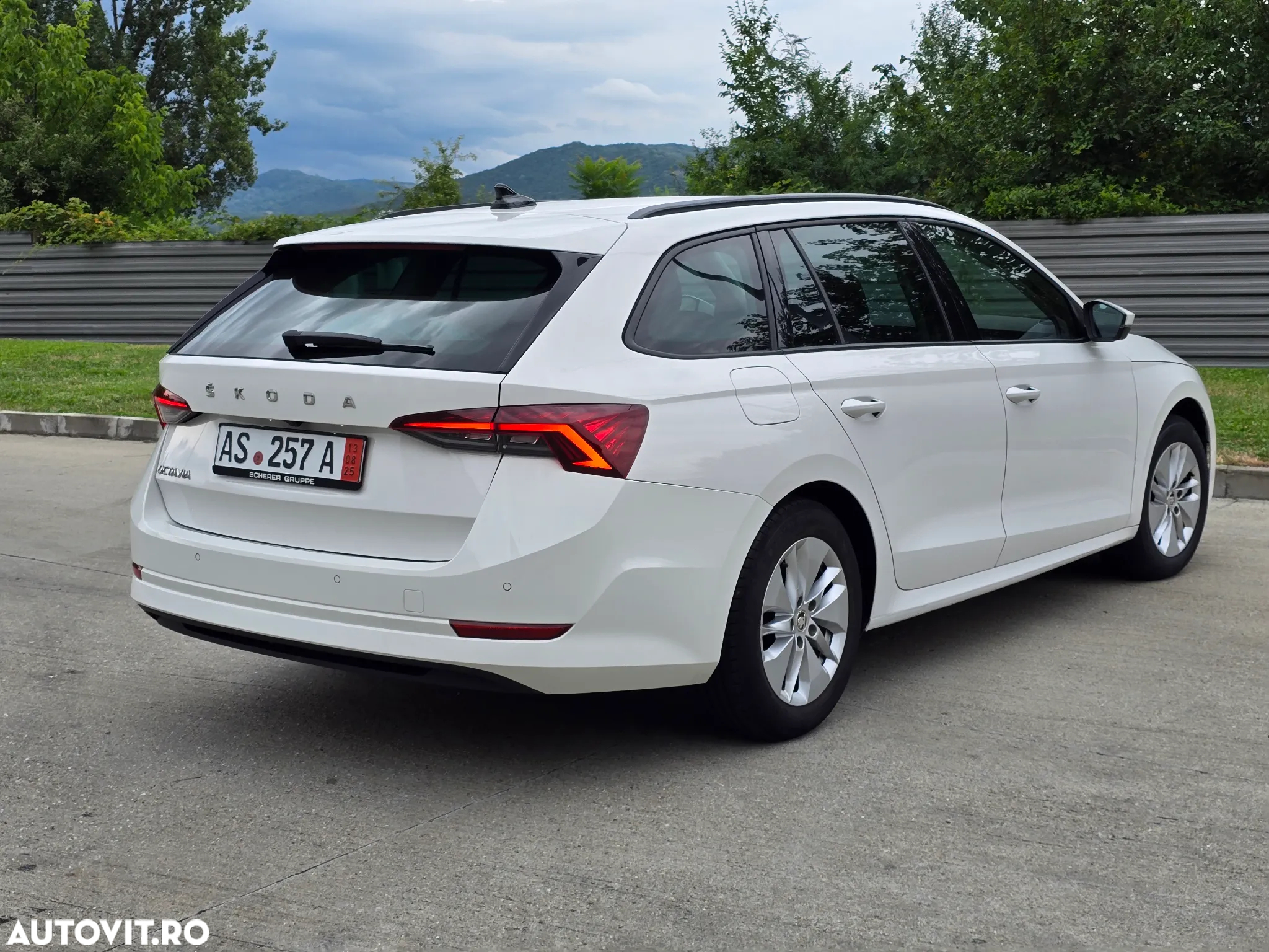 Skoda Octavia 2.0 TDI DSG First Edition - 3
