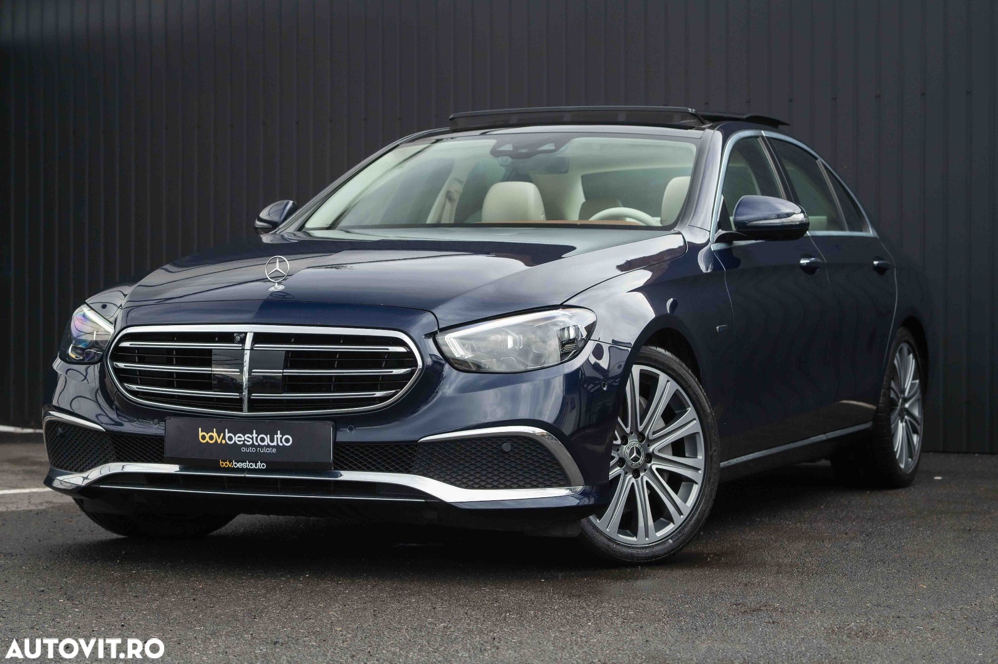 Mercedes-Benz E 300e 4Matic 9G-TRONIC Edition AVANTGARDE - 38