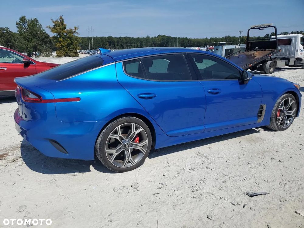 Kia Stinger - 3