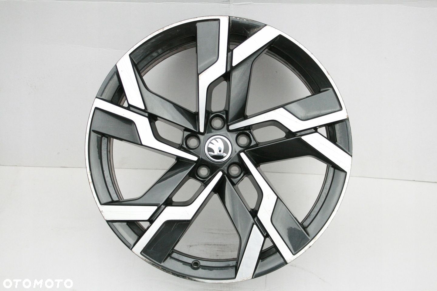 FELGA SKODA KODIAQ RS VRS 20 x 8 et41 ORYGINALNA OE 565601025AN PROSTA - 1
