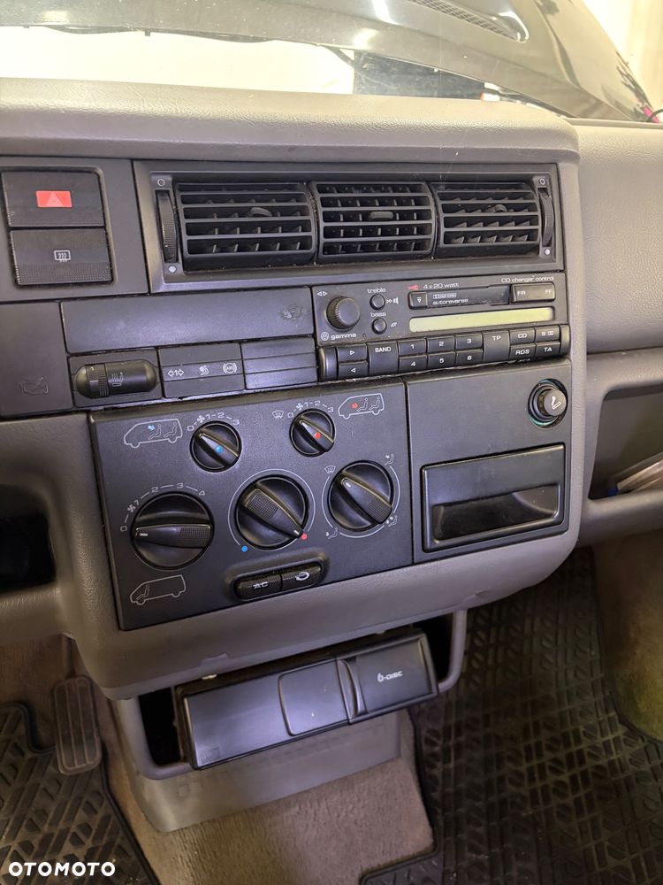 Volkswagen Multivan - 9