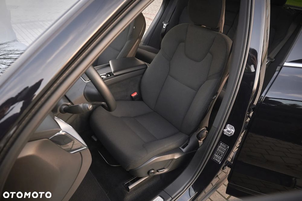 Volvo XC 60 D4 Momentum Pro - 22