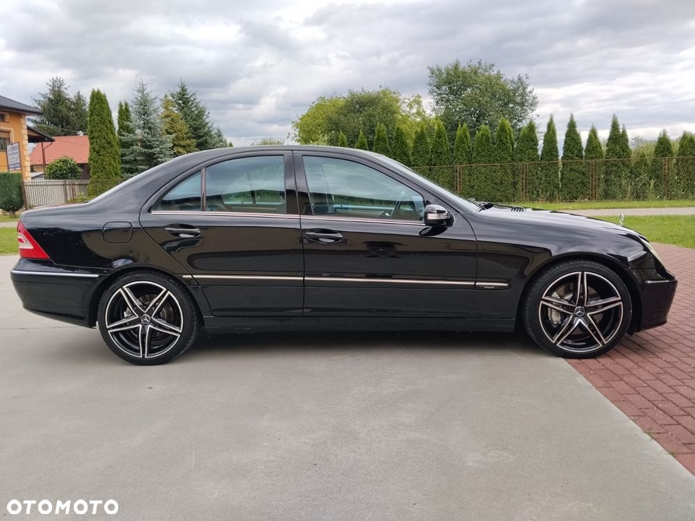 Mercedes-Benz Klasa C 180 Kompressor Automatik Avantgarde Sport Edition - 9