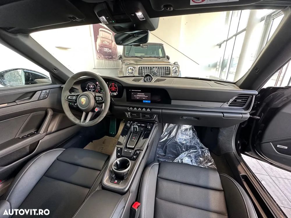 Porsche 911 Targa 4 GTS PDK - 18