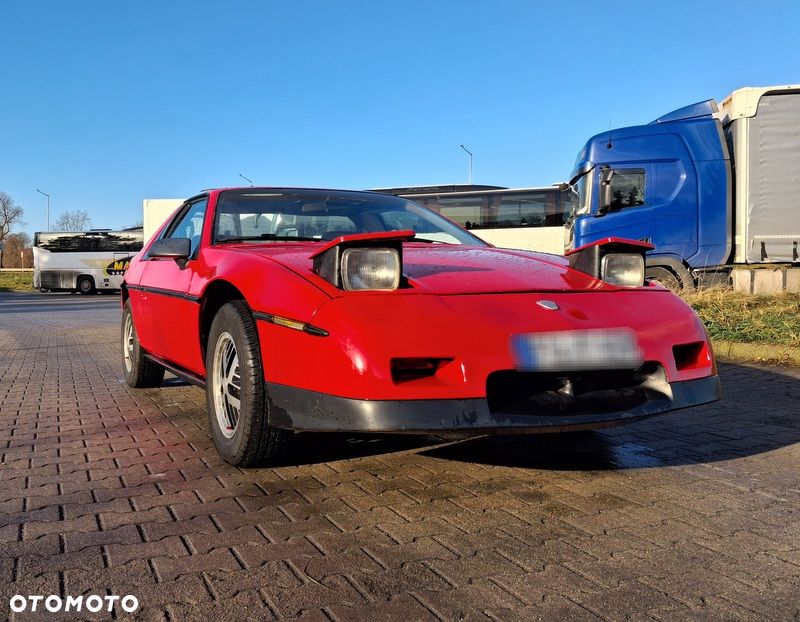 Pontiac Fiero - 1