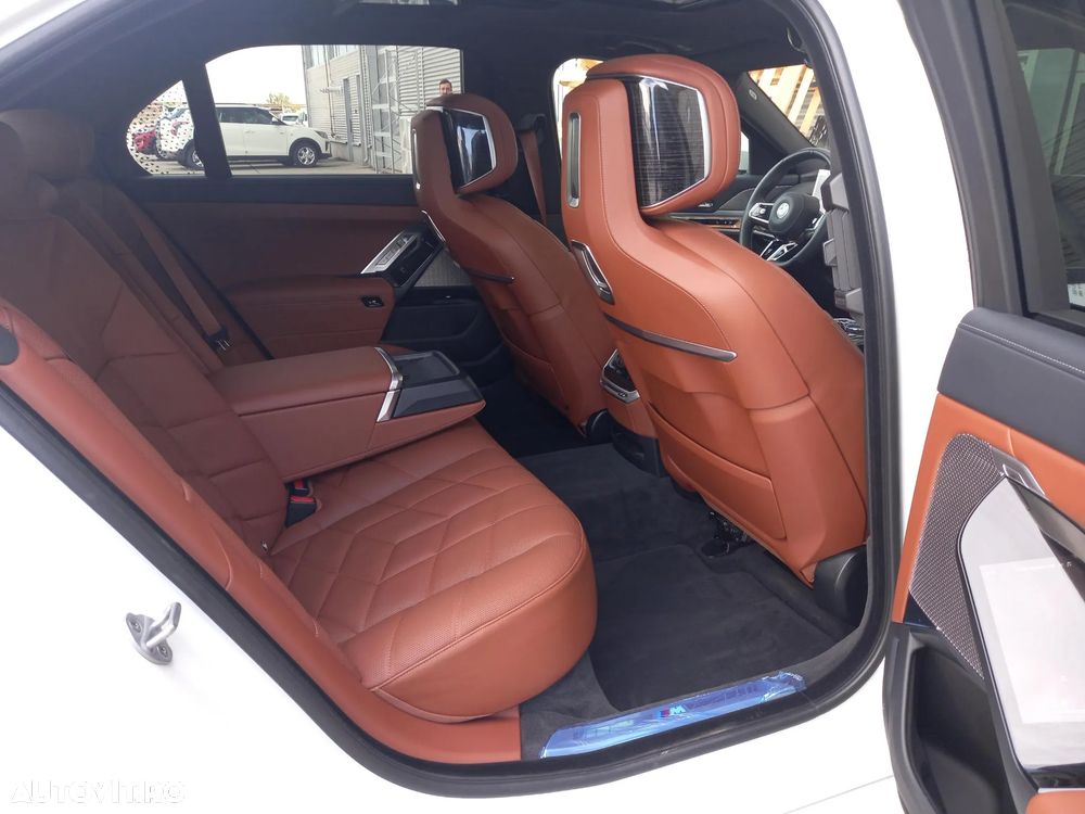 BMW Seria 7 740d xDrive MHEV - 13