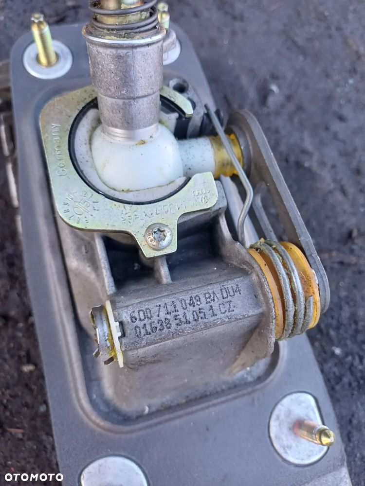 Wybierak biegów skoda Fabia I 2001 1.4 16v benzyna - 2