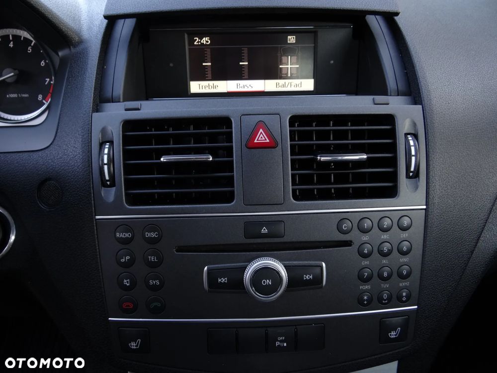 Mercedes-Benz Klasa C 180 BlueEFFICIENCY 7G-TRONIC Avantgarde - 32