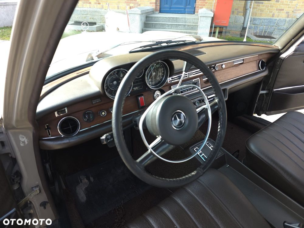 Mercedes-Benz 280 - 12