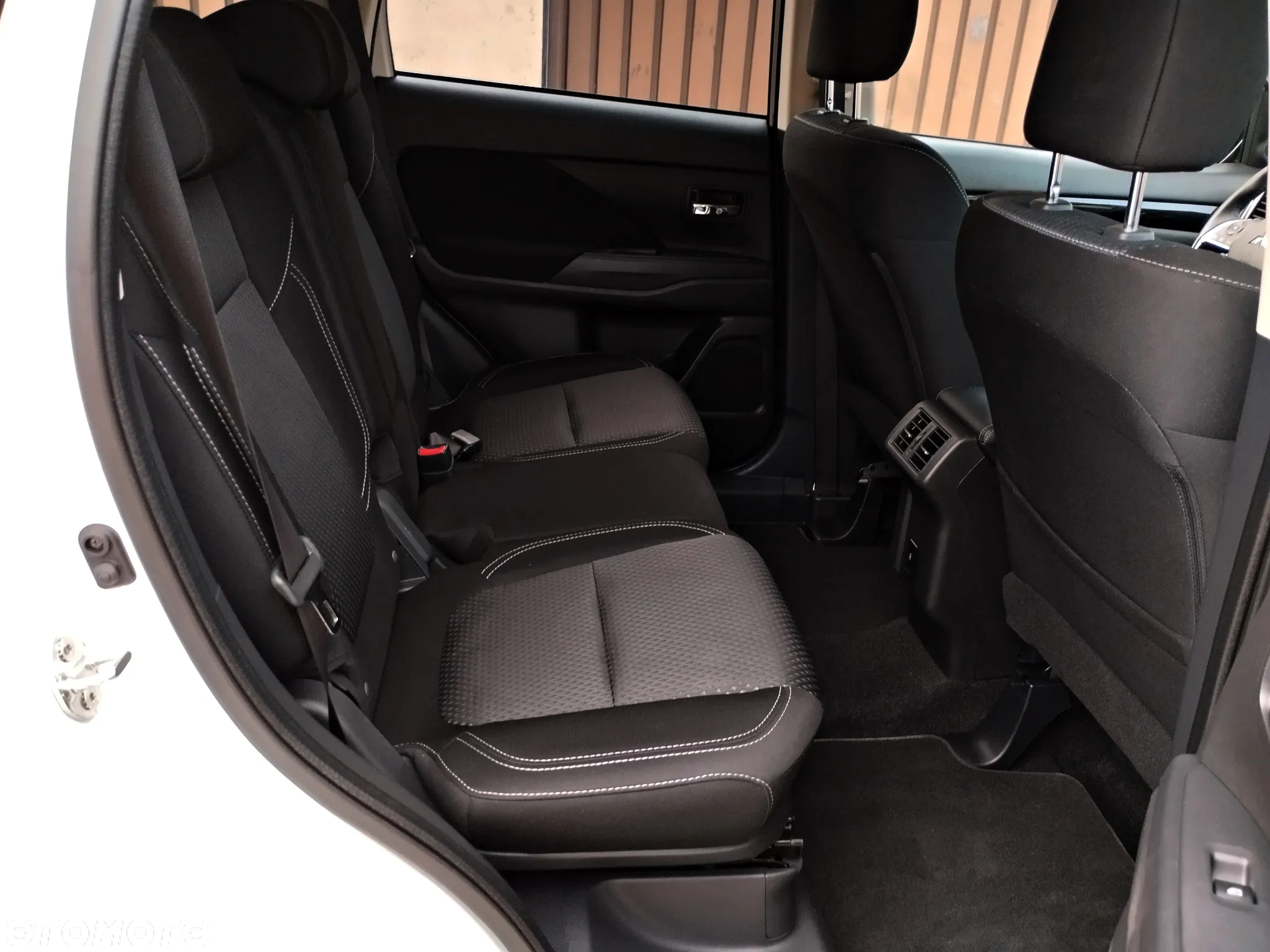 Mitsubishi Outlander 2.0 Intense + Navi 4WD CVT - 21