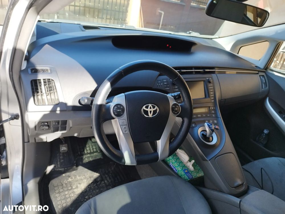 Toyota Prius (Hybrid) Executive - 5