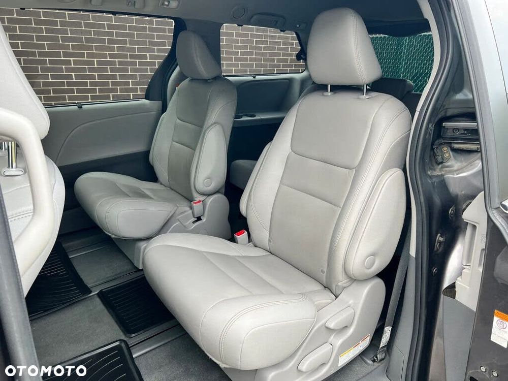 Toyota Sienna 3.5 V6 XLE AWD - 17