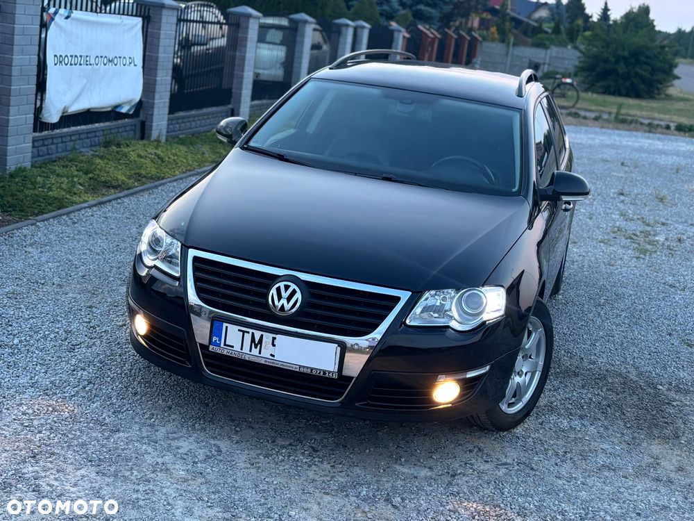 Volkswagen Passat - 1