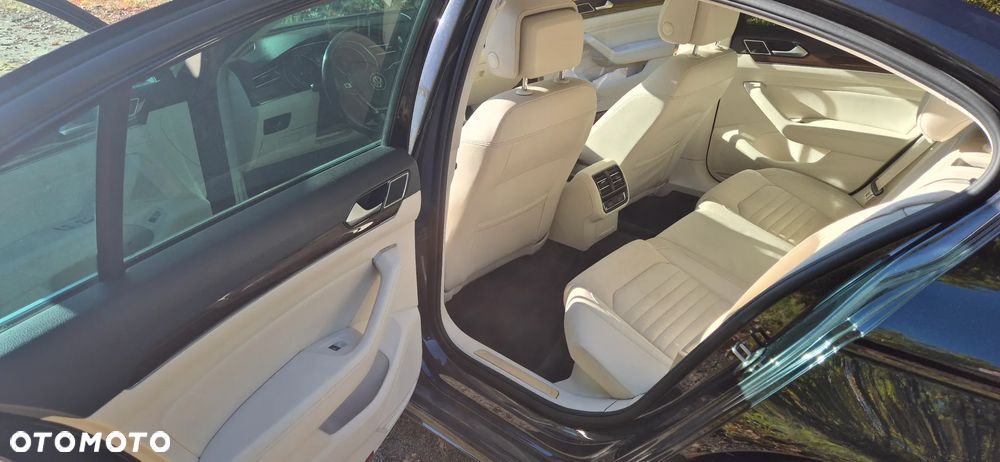 Volkswagen Passat - 11