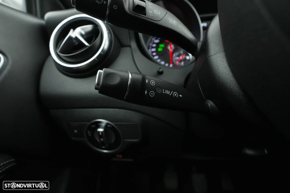 Mercedes-Benz CLA 180 d Shooting Brake Urban - 23