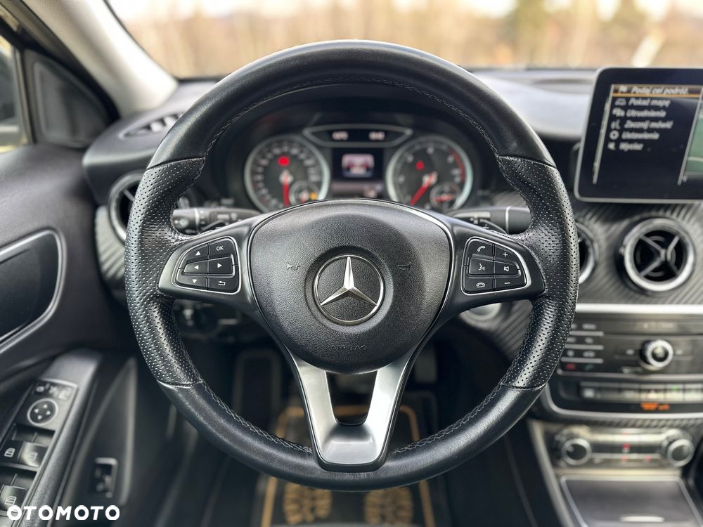 Mercedes-Benz GLA 220 d 4-Matic Style - 27