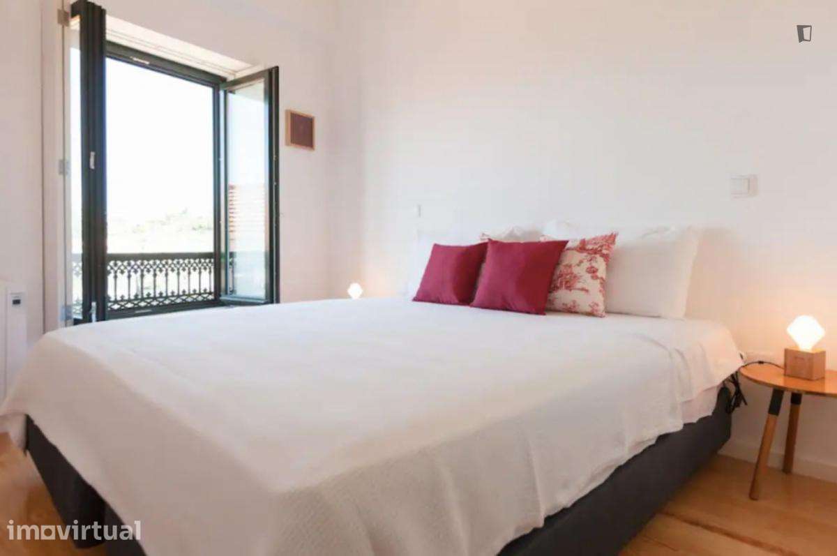 Apartamento com 1 quartos - localizado em São Nicolau Porto - Grande imagem: 3/19