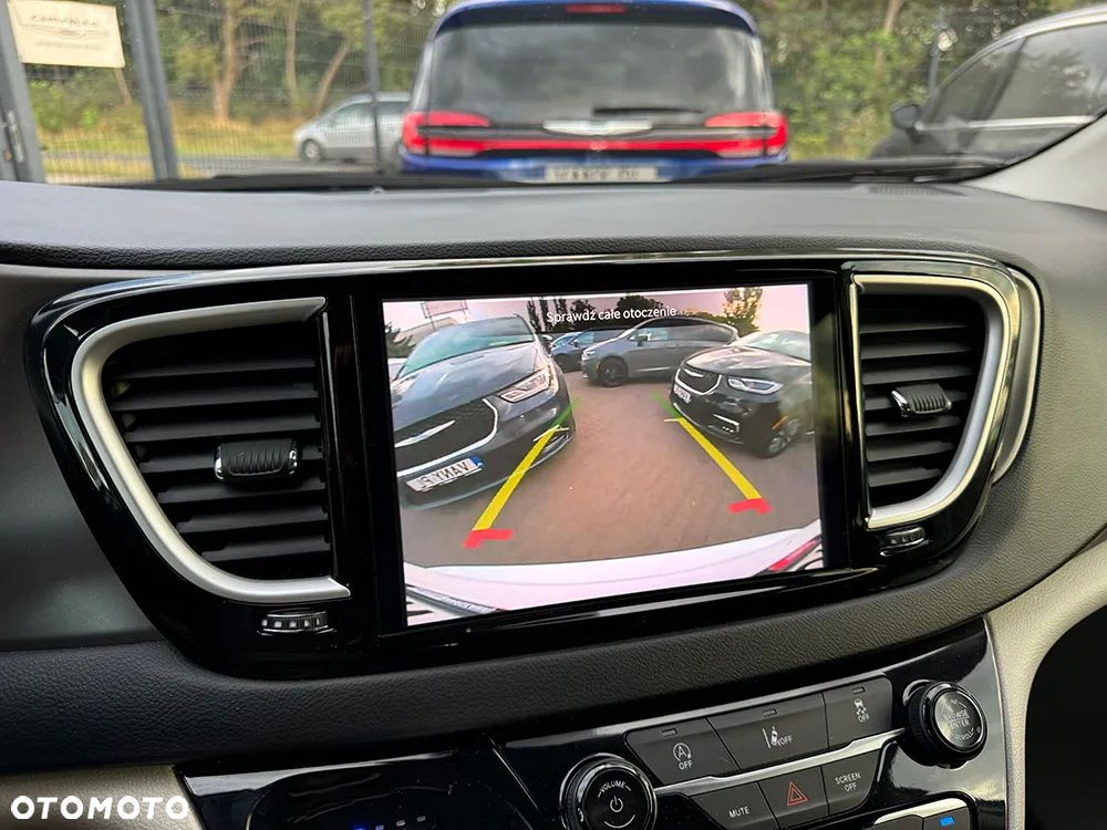 Chrysler Pacifica - 37