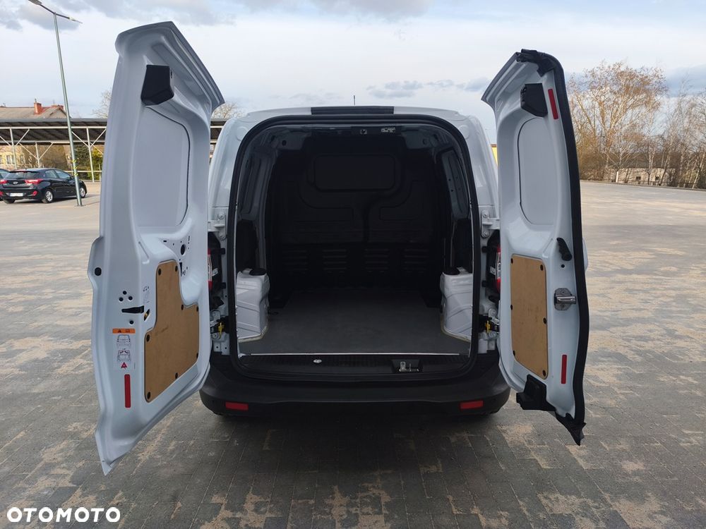 Ford Transit Courier - 14