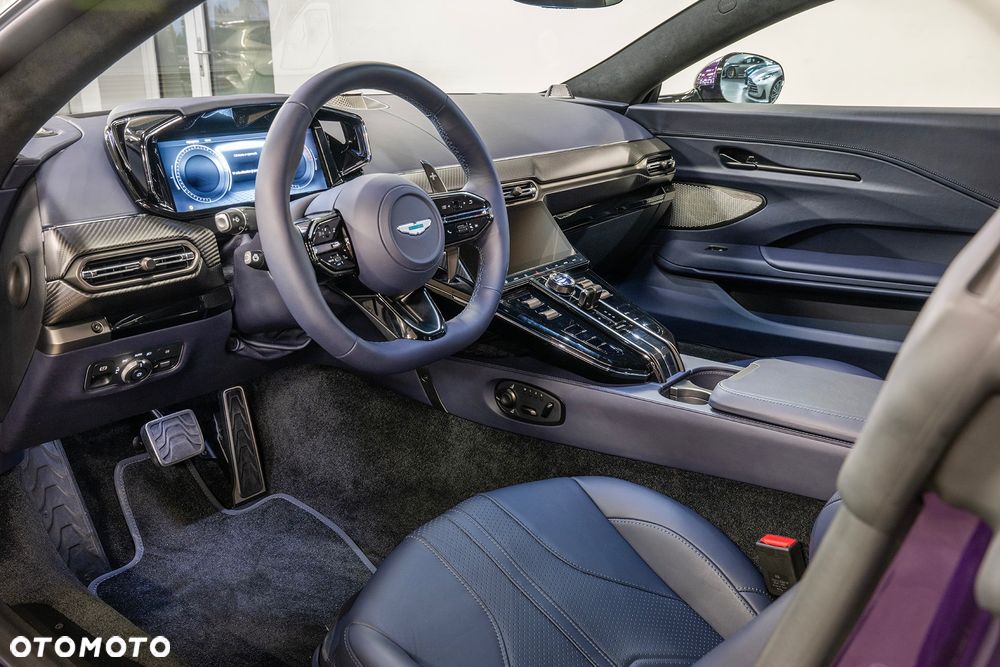 Aston Martin Vantage - 7