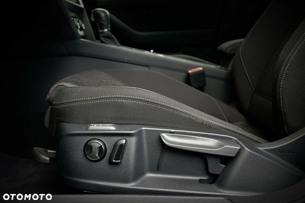 Volkswagen Passat 2.0 TDI SCR Comfortline DSG - 15