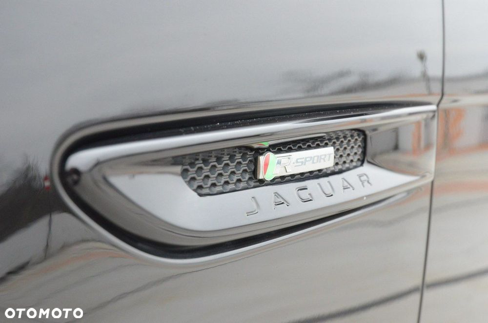 Jaguar F-Pace 2.0 i4P AWD R-Sport - 28