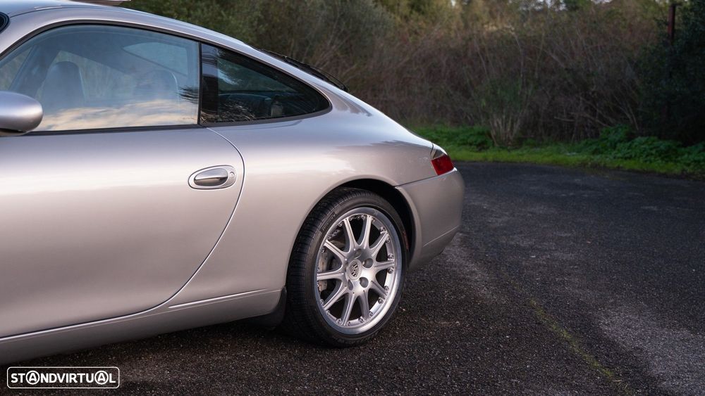 Porsche 911 (996) Carrera 4 Coupé - 10