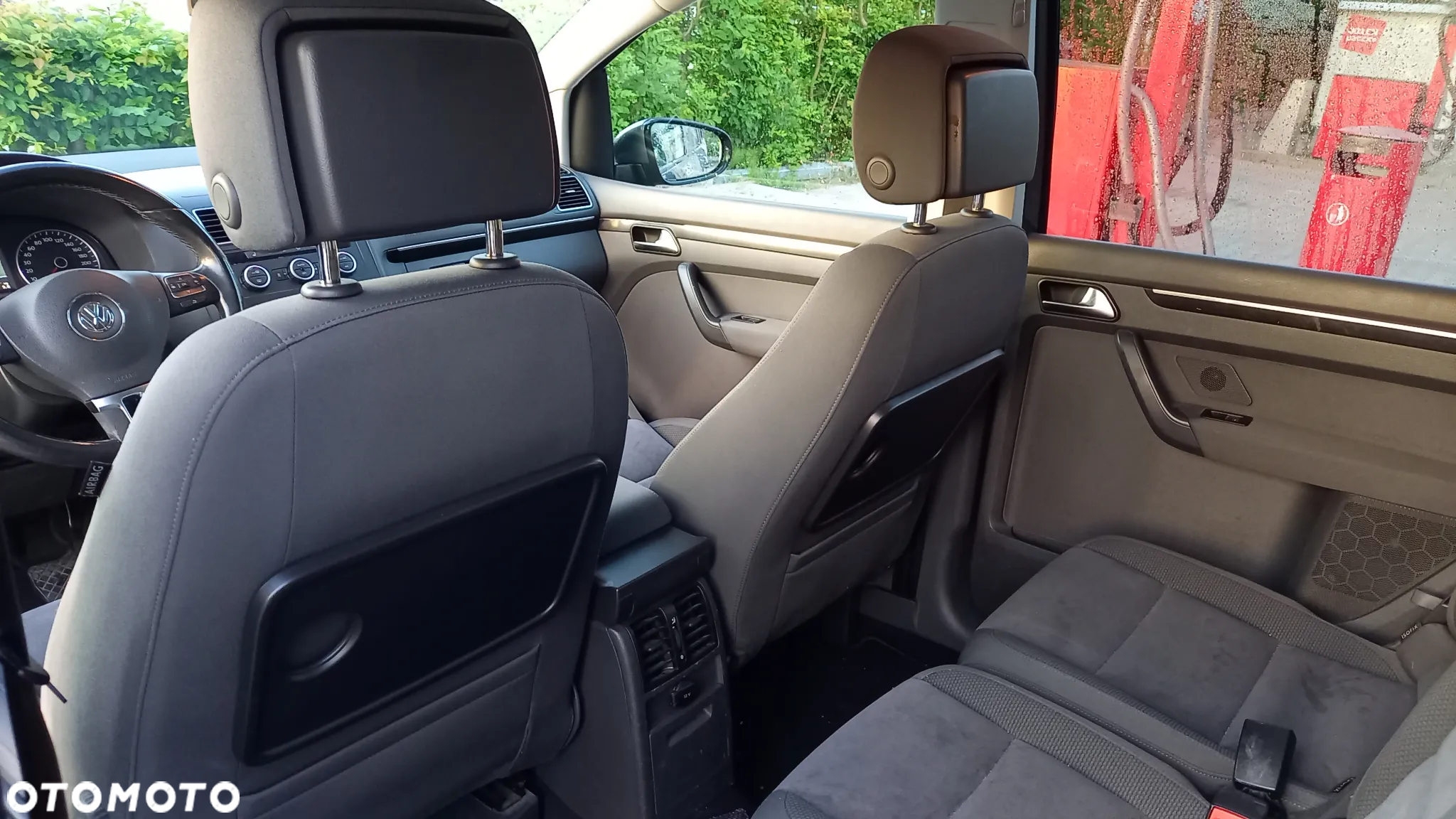 Volkswagen Touran 2.0 TDI DPF BlueMotion Technology DSG Highline - 13
