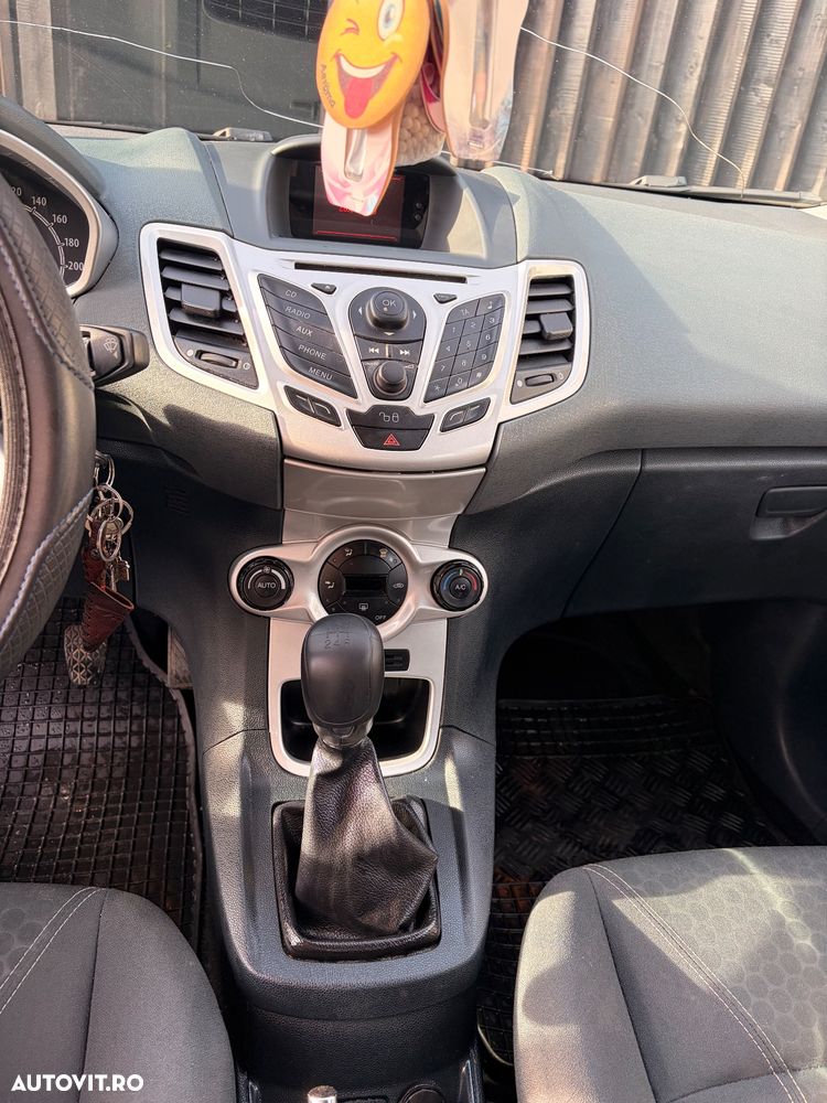 Ford Fiesta 1.6 TDCI Ghia - 8