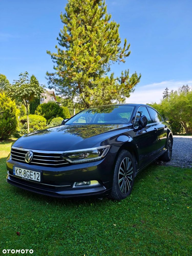Volkswagen Passat - 1