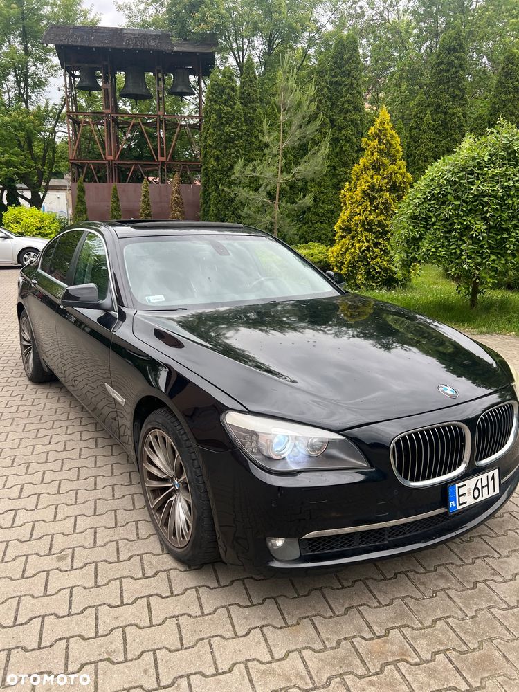 BMW Seria 7 740i - 1