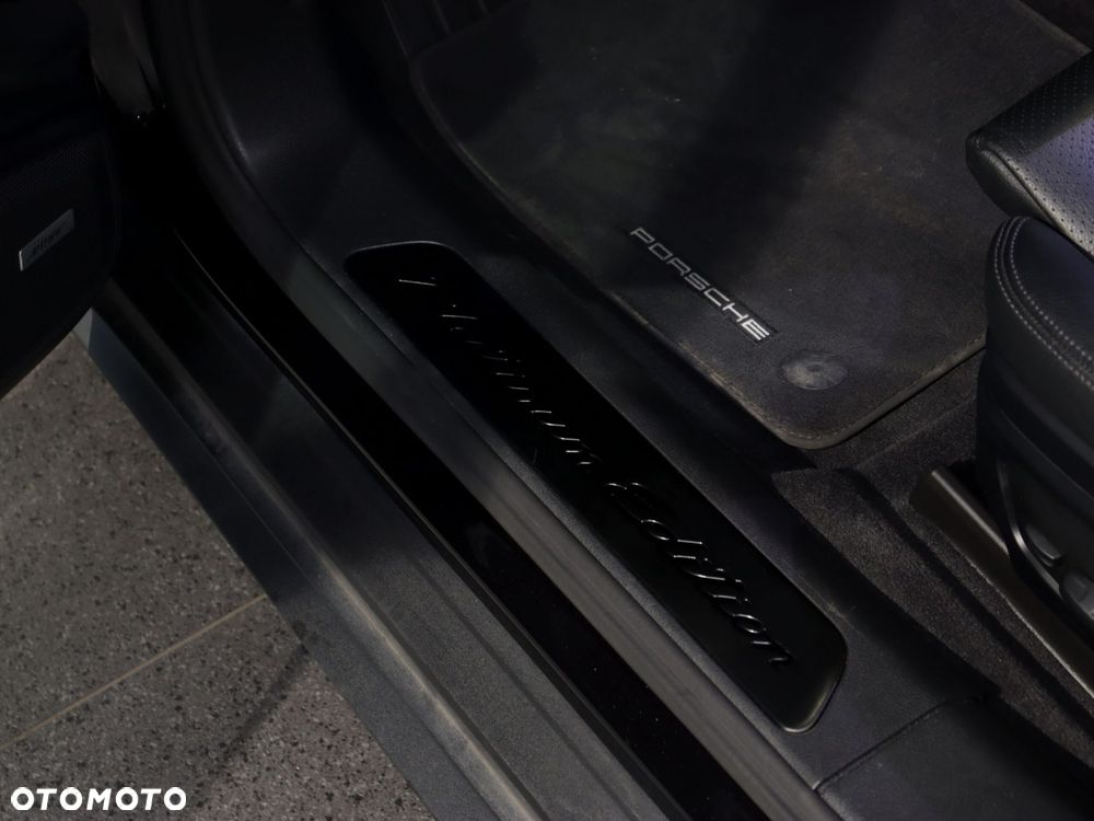 Porsche Panamera 4 Platinum Edition - 33