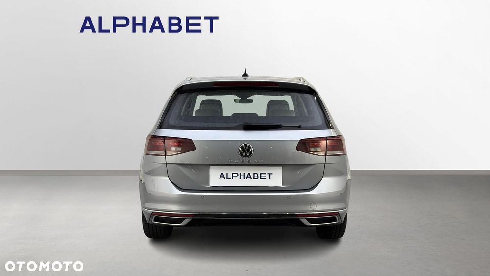 Volkswagen Passat Variant 2.0 TDI EVO Elegance DSG - 9
