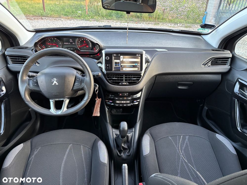 Peugeot 208 - 13