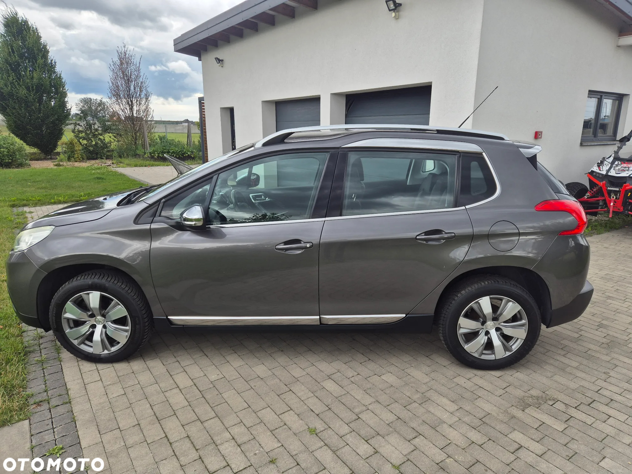 Peugeot 2008 1.2 Pure Tech Allure S&S - 9