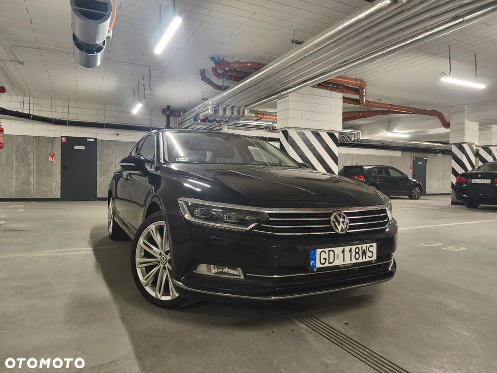 Volkswagen Passat - 1