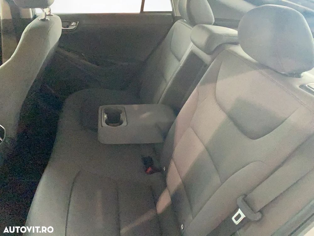 Hyundai IONIQ - 11