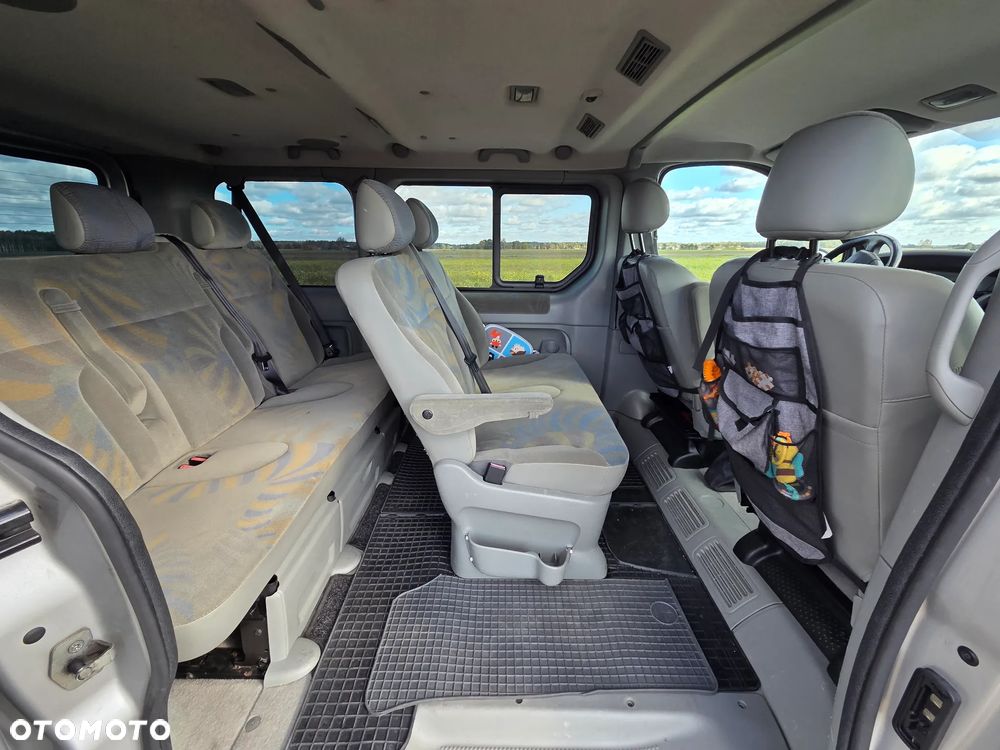 Renault Trafic dCi Passenger - 12