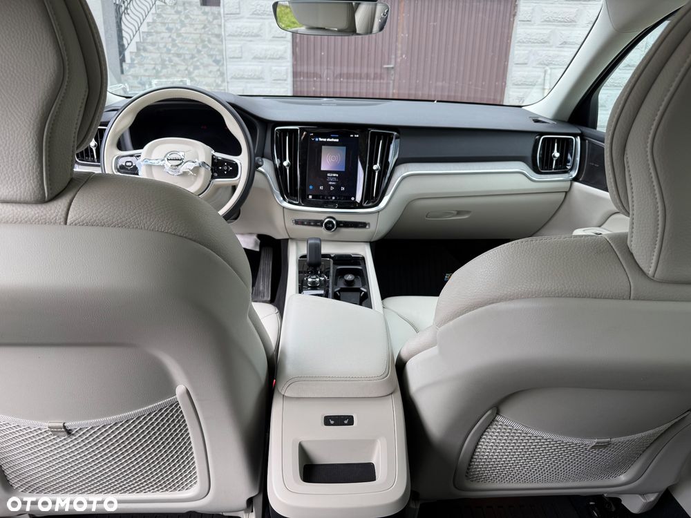 Volvo V60 B5 B AWD Plus Dark - 17
