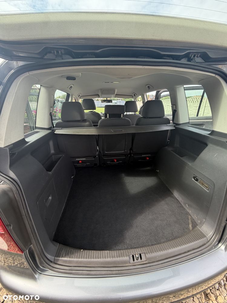 Volkswagen Touran - 8