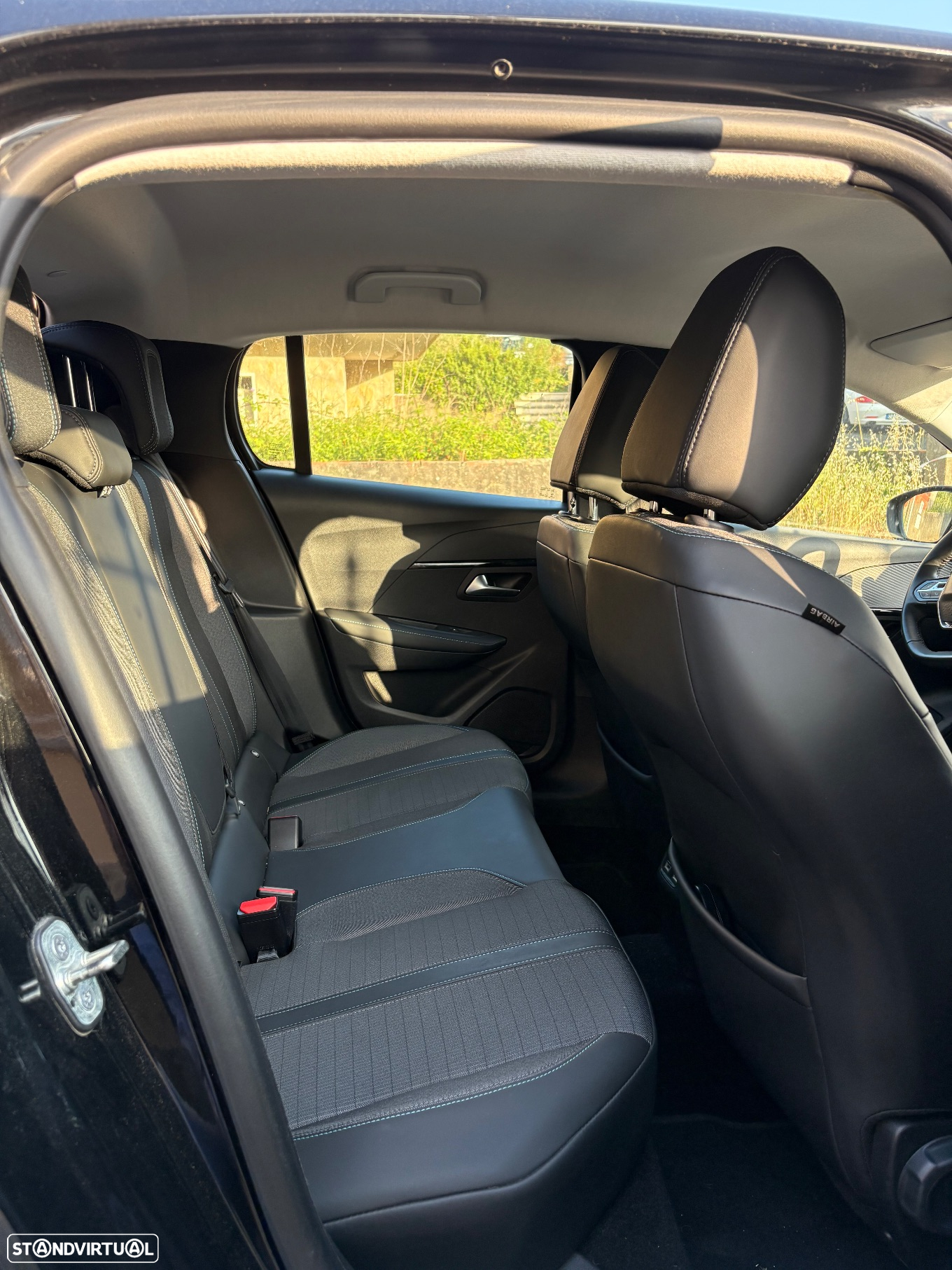 Peugeot 208 1.2 PureTech Allure EAT8 - 9