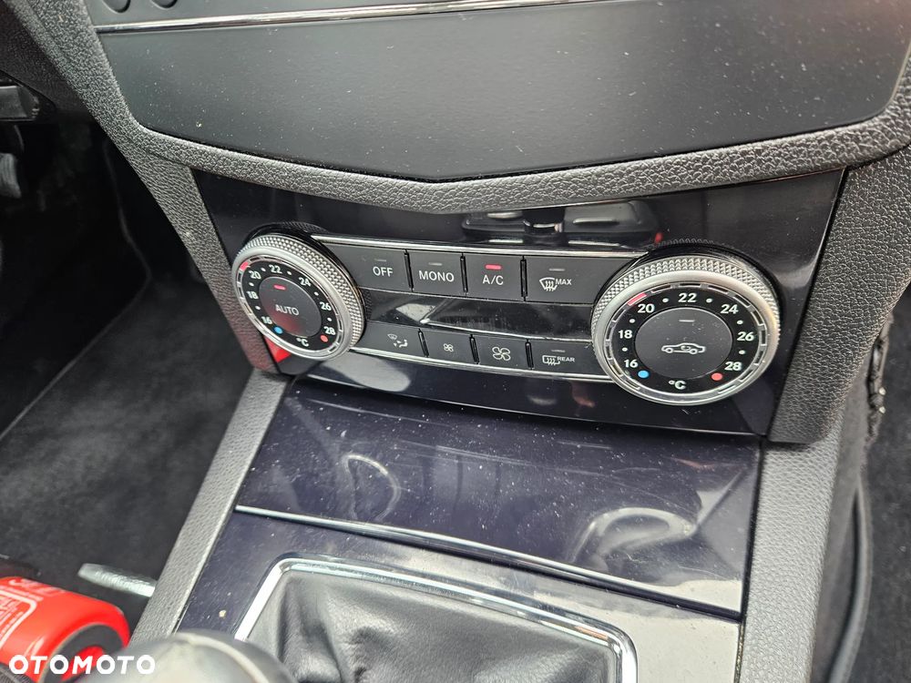 Mercedes-Benz Klasa C 180 K BlueEff Elegance - 23