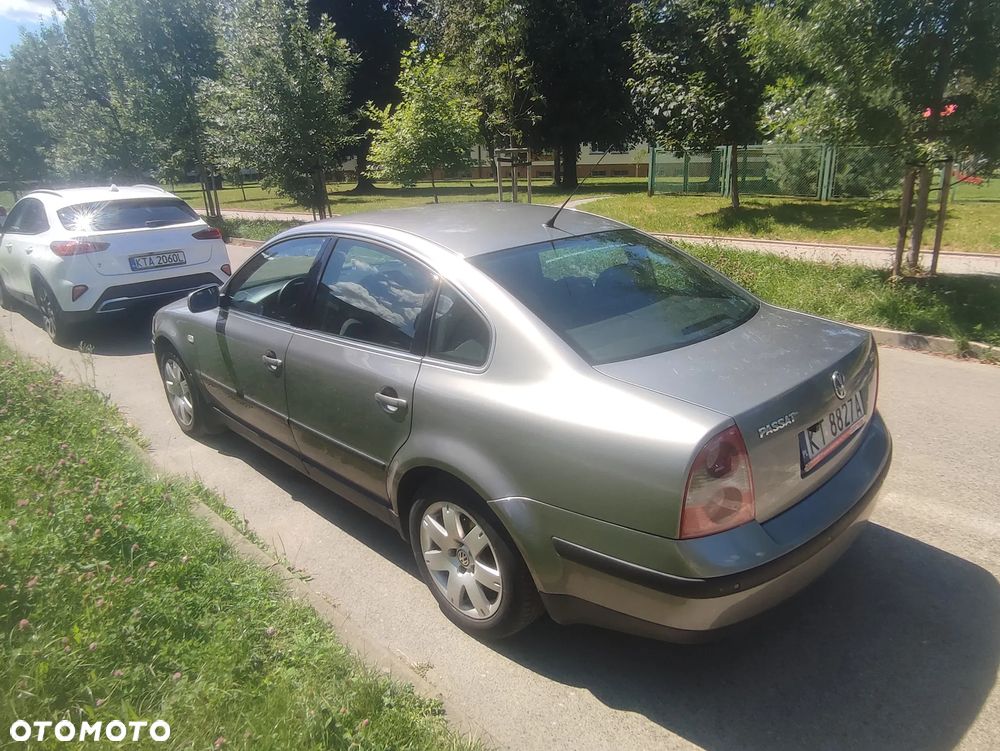 Volkswagen Passat 1.9 TDI Comfortline - 4