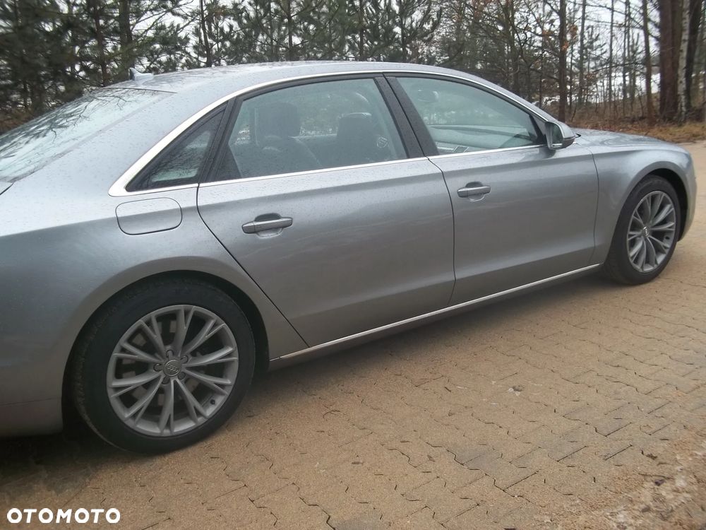 Audi A8 4.2 L Quattro - 4