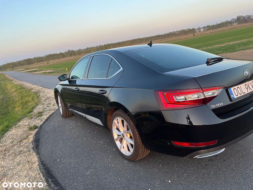 Skoda Superb 2.0 TDI DSG Sportline - 6