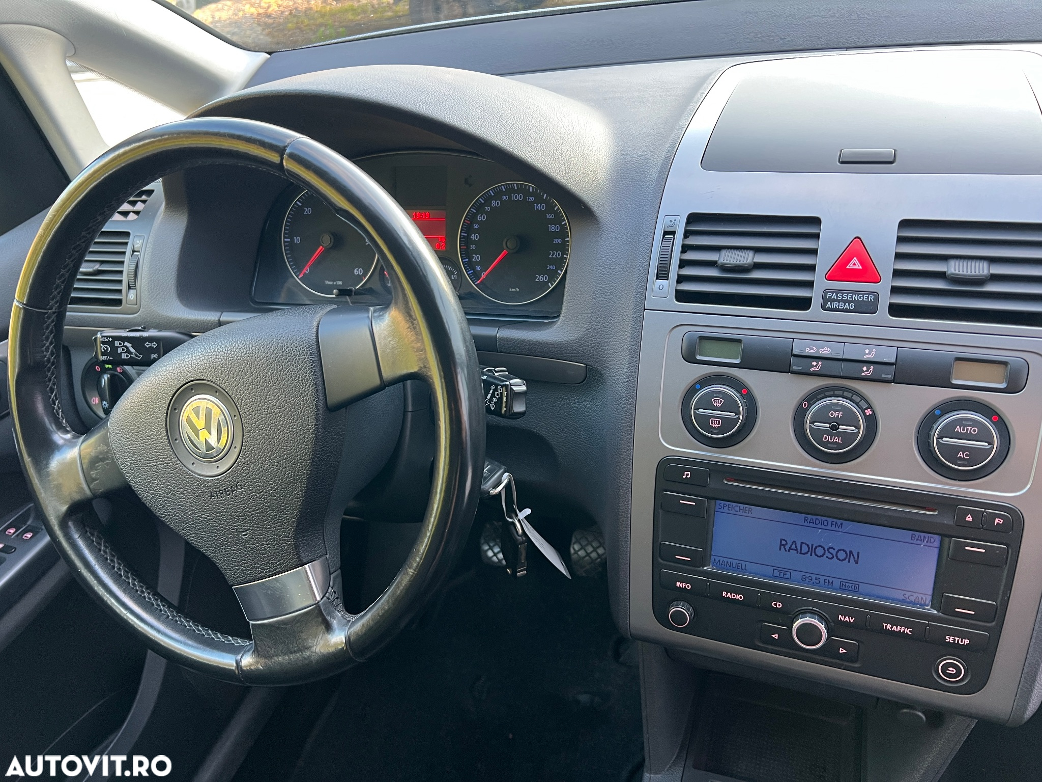 Volkswagen Touran 1.9 TDI Conceptline - 15