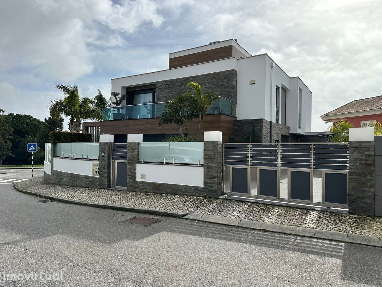 Moradia acabamentos de luxo com 4 suites na Charneca da Caparica - Grande imagem: 3/60